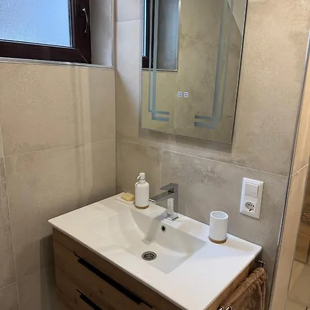 Mountain Mia * Sisava